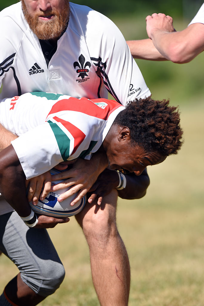 Dan Bellavia tries to free the ball from Terrell Johnson